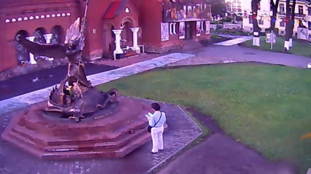 Escultura do Arcanjo Miguel. Webcam em Minsk online