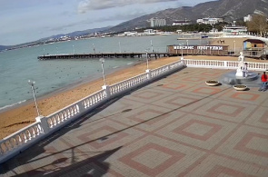 Webcam Gelendzhik com vista para a escultura da Noiva Branca à beira-mar