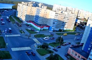 Encruzilhada das ruas Skalnaya e Mira. Webcams Murmansk