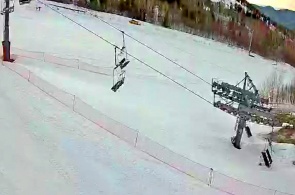 Estância de esqui de Gladenkaya. Ângulo 2. Webcams de Sayanogorsk online