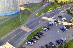 Passagem de pedestres na rua. Rochoso. Webcams Murmansk