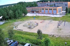Campo de esportes na escola número 3. Webcams Polyarnye Zori