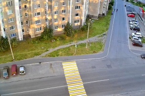 Atravessando na rua Mira. Webcams Murmansk