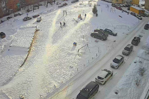 Vista do pátio da rua Dorozhnaya, 17. Webcams on-line em Ecaterimburgo