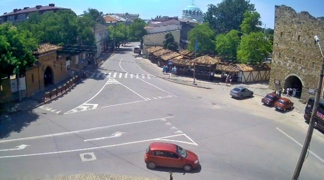Encruzilhada das ruas de Matveev e Karaev na webcam on-line