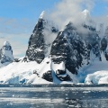 Cruzeiros na Antártica. Para o que os turistas estão prontos para ir ao lugar mais severo do planeta