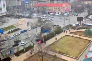 Lutadores de Praça da Revolução. Webcams em Bishkek online