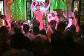Bar de karaokê Cats Meow, cena. Webcams em Nova Orleans online