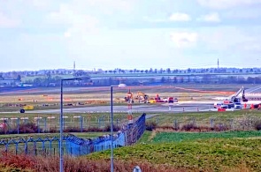 Aeroporto internacional, pista. Webcams de Praga