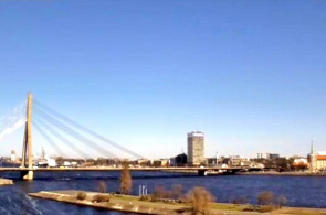 Ponte Vantage através da webcam do Rio Daugava on-line