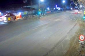 Rua Kirov na direção da escola número 19. As webcams de Artyom