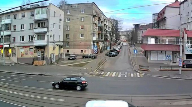Encruzilhada das ruas Sovetsky Prospekt e Uralskaya. Webcams Kaliningrado online