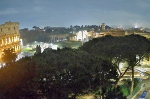 Anfiteatro do Coliseu, Templo de Vénus e Roma. Webcams de Roma on-line