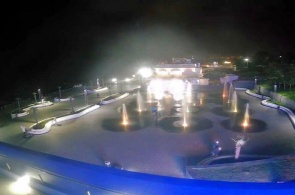 Beira-mar com uma área de fontes. Webcams Nemo Hotel Resort & Spa Odessa online