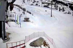 Estância de esqui de Gladenkaya. Ângulo 3. Webcams de Sayanogorsk online