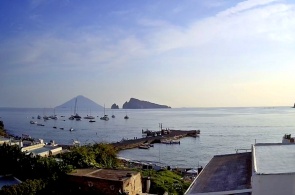 Cais de San Pietro e Vulcão Stromboli. Webcams Messina on-line