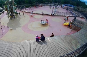 Parque Uchkuevka em Sevastopol. Parque infantil