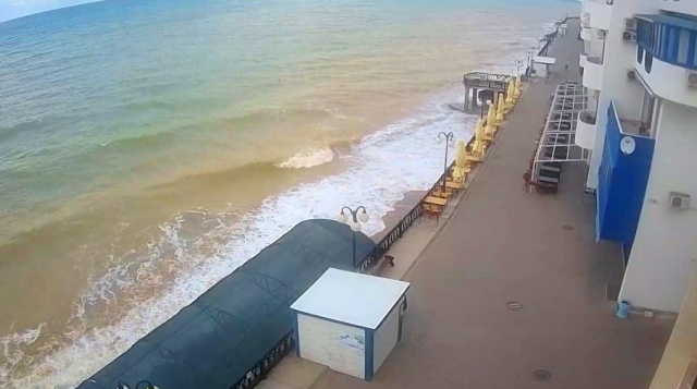 A praia do complexo Nash Parus em Kacha. Webcams Sevastopol