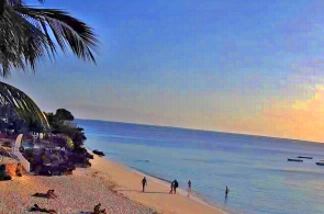 Vista da praia do My Blue Hotel. Webcams Nungwi