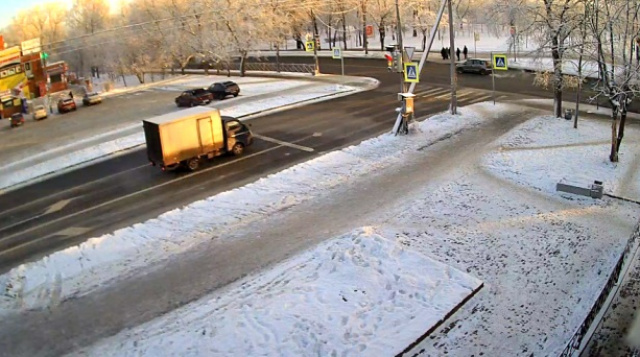 Encruzilhada da Avenida Lenin e da webcam de Svobody Street online