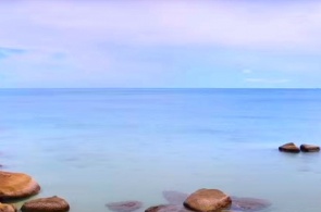A praia do Crystal Bay Beach Resort. Webcams samui