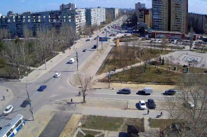 Encruzilhada da rua com o nome de Konstantin Simonov e a rua do 8º Exército Aéreo em Volgogrado.