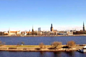 Panorama da cidade velha. Webcam de Riga online