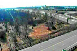 Uma webcam com vista para a autoestrada 401 perto de Gardiners Rd