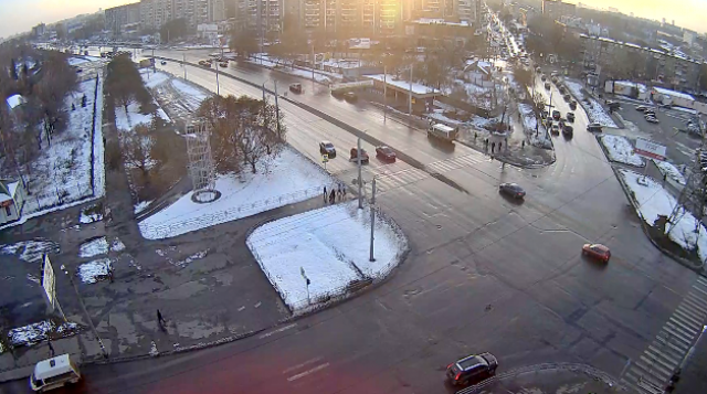 Encruzilhada da Avenida Komarov - st. Saudação. Webcam em Chelyabinsk online
