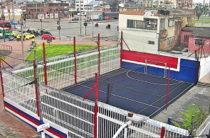 Campo de esportes no centro da cidade. Webcams em Bogotá - assistir online